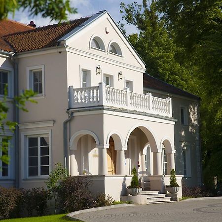 Dwor Kaliszki Hotel Eksteriør billede