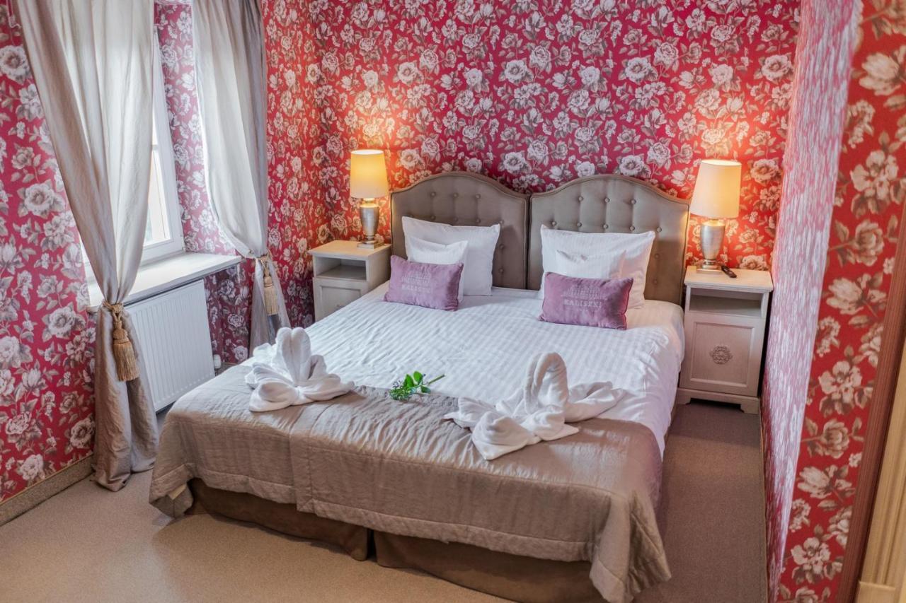 Dwor Kaliszki Hotel Eksteriør billede
