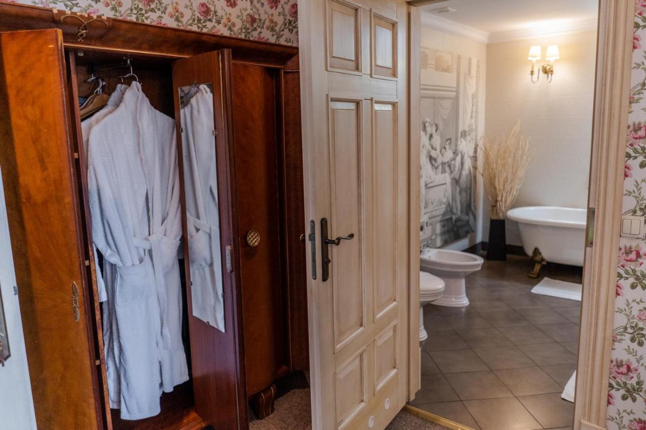 Dwor Kaliszki Hotel Eksteriør billede