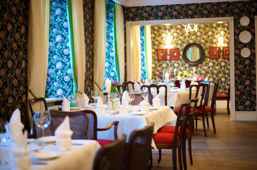Dwor Kaliszki Hotel Eksteriør billede